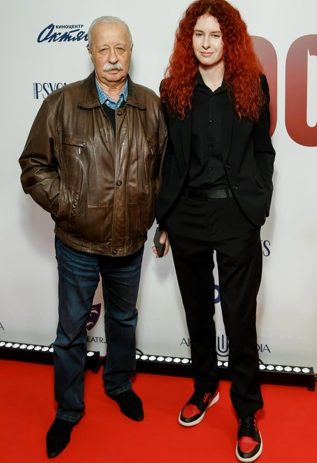 Младшая дочь Леонида Якубовича похвасталась фигурой в...