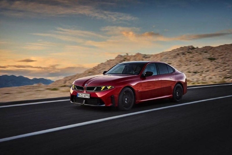 BMW представила новое поколение 3-й серии.
Топовая M350 xDrive получила 437 л.с., разгон до 96 км/