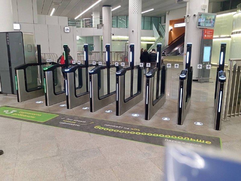 🚇На выставке в «Манеже» представили турникеты нового поколения: — Статус платежа видно мгновенно бл