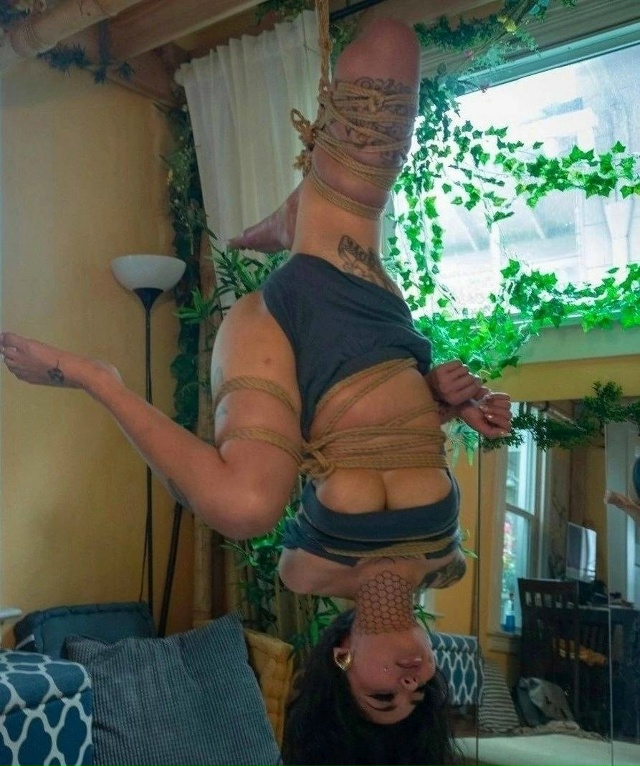 Какая то верёвочная акробатика