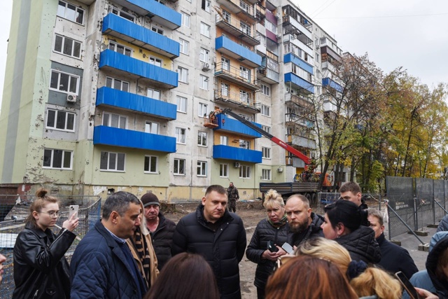 ⚡️Хинштейн встретился с жильцами пострадавших в резу...