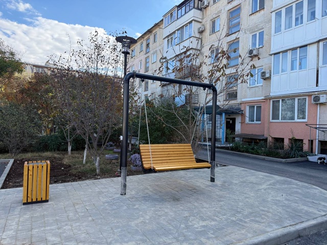 Подходит к завершению благоустройство дворов по пр. По...