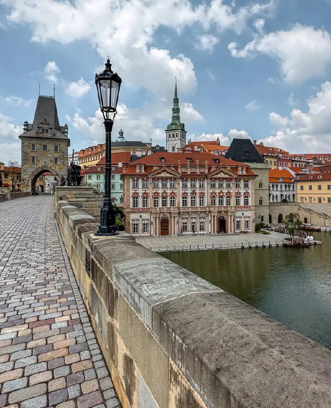 Так выглядит кампус Huawei Ox Horn в китайском городе Дунгуань: это не обычный офис из стекла и бето