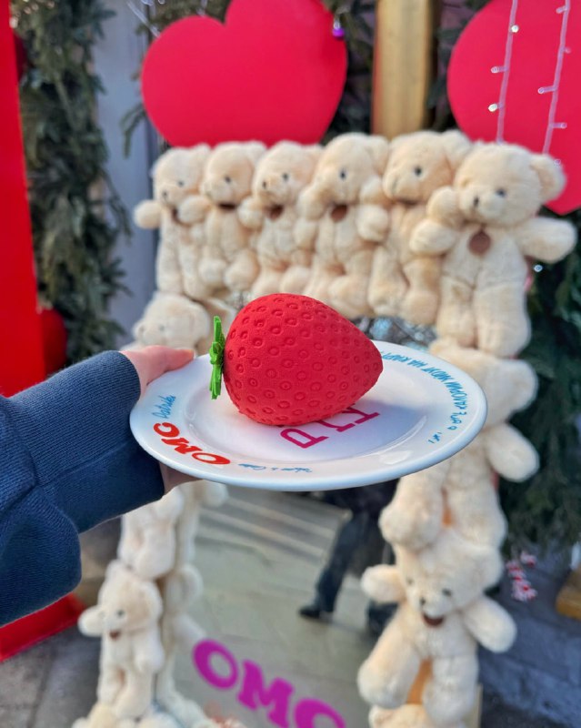 Сладкоежки, общий сбор: в Omg Coffee представили коллекцию десертов к 14 февраля.
Из новинок — десе