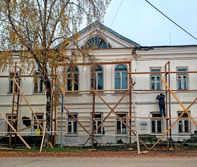 Историческое здание на Володарского преображается!