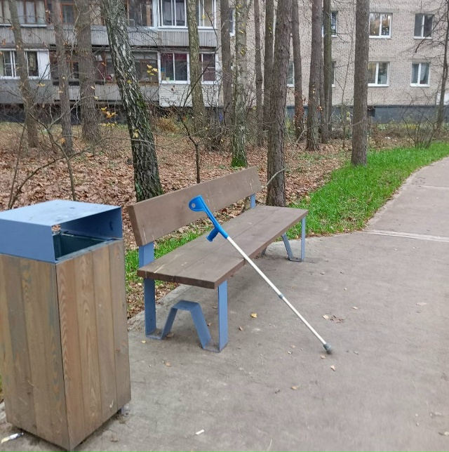 кто-то оставил костыль в сказке, первая лавка от Москов...