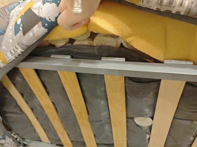 Отдам диван. САМОВЫВОЗ Нестерово
Конструкция крепкая, ...