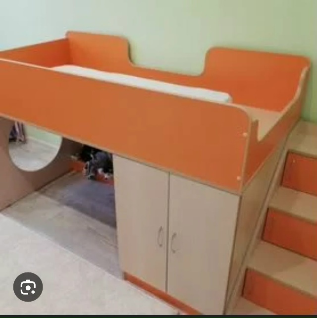 Продаётся детская кровать с матрасом. Цена — 2000 рублей...