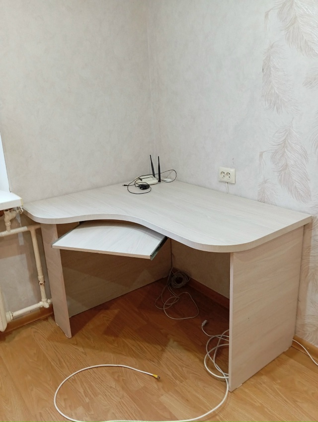 Фото 1. Продам компьтерный стол. 3т.р. Самовывоз. Тел. 893151...