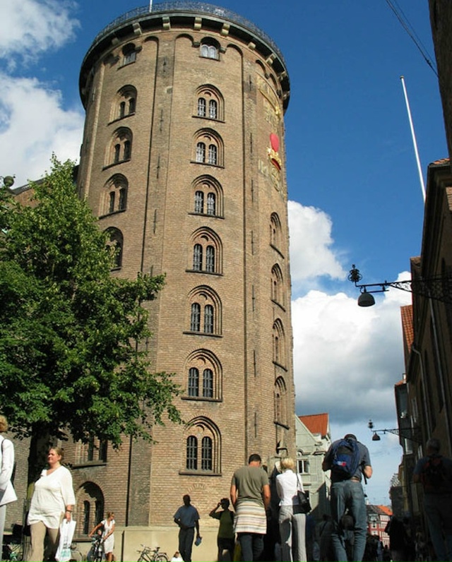 Круглая башня в Копенгагене — место, где история встре...