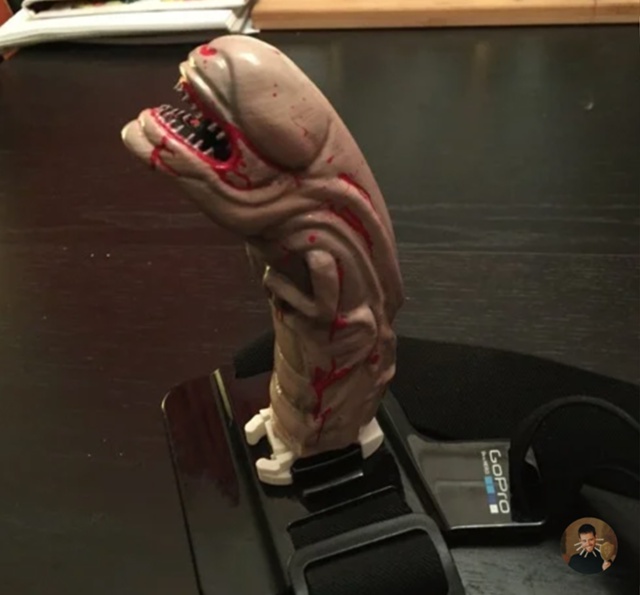 Нет, это не то, о чём вы подумали...
Этот странный девайс...