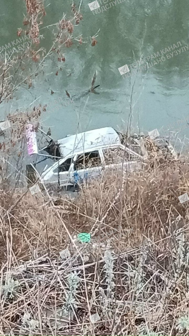 Какие-то дураки подожгли и скинули машину в речку в 11-о?...