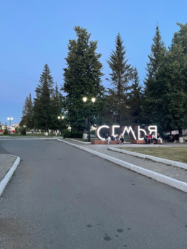 Пошел очень здоровский мейнстрим ходить в тренажерку, ...