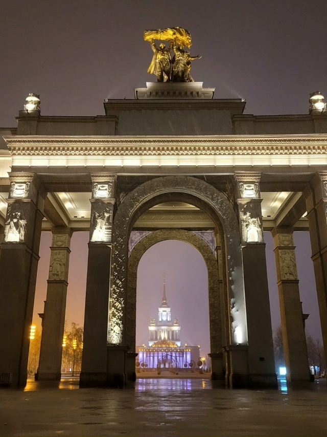 Однажды нoчью на ВДНХ 😍