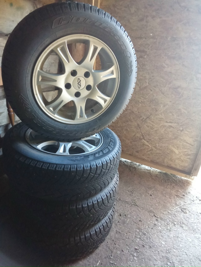 Продам комплект зимних резины с дисками 4шт, разболтов?...