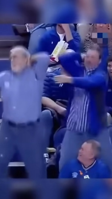 А дедуля то лучше этих девушек на сцене двигается!!