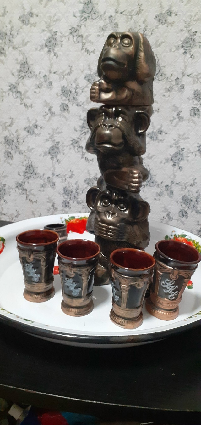 Меняю на Советский радиоприёмник .
Тел 89228327044