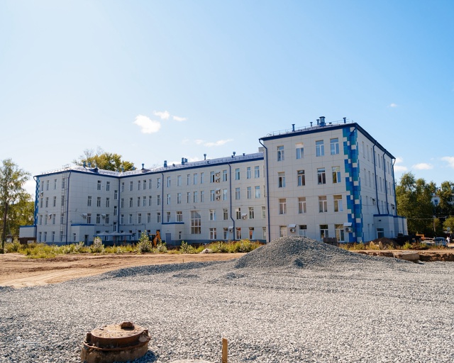 На территории больничного городка продолжается ремон?...