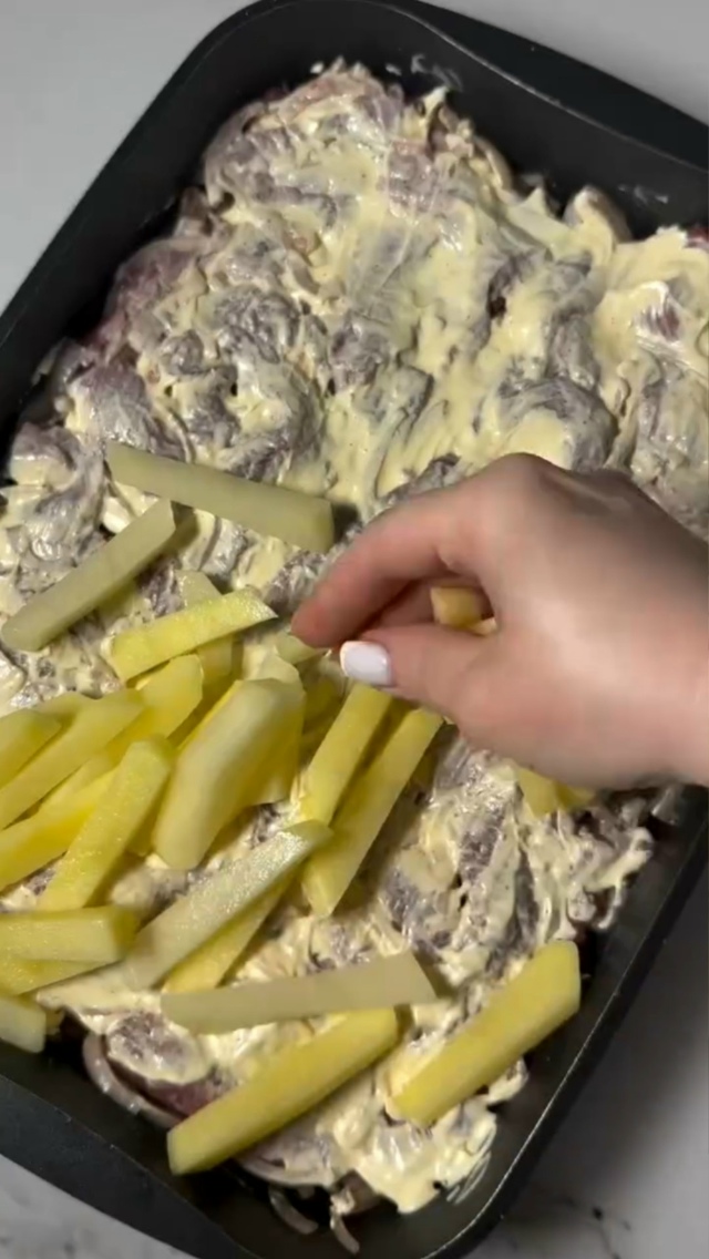 Это невероятно нежное мясо по-французски каждый раз по...