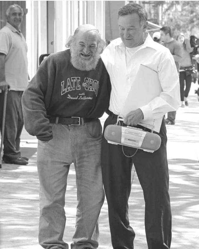 Робин Уильямс тайно просил кинокомпании нанимать без...