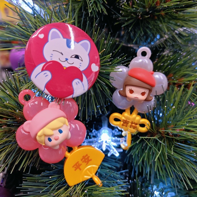 Объявляем бойкот скучным ёлкам!🎄✨
Друзья, хватит ми?...