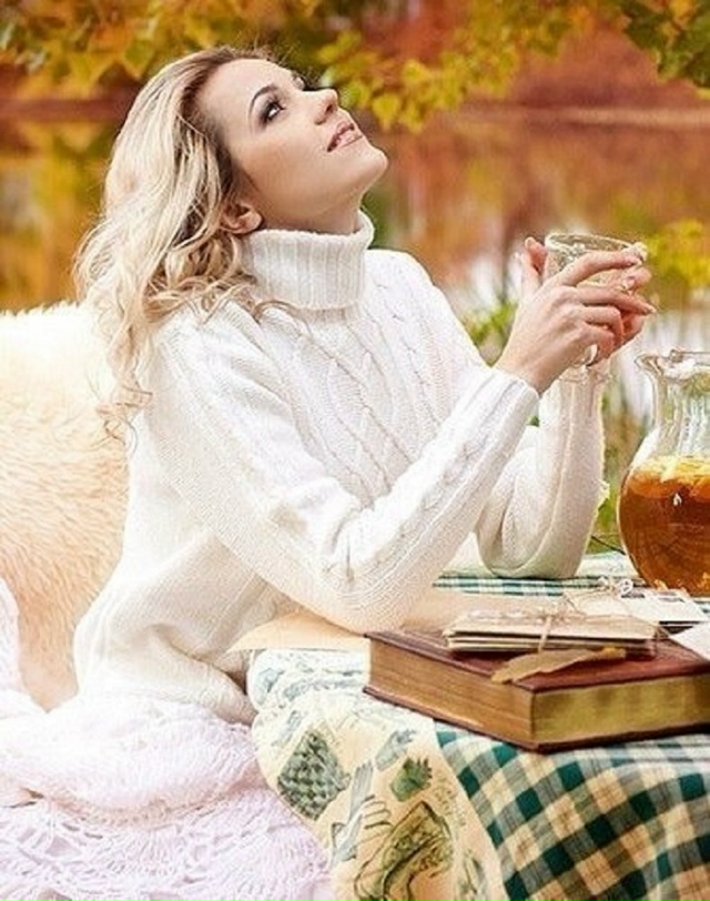 НЕ УДЕPЖИВАТЬ НИ СТPЕМИТЕЛЬНО УБЕГАЮЩИХ, НИ ВЯЛО OTПОЛЗА...