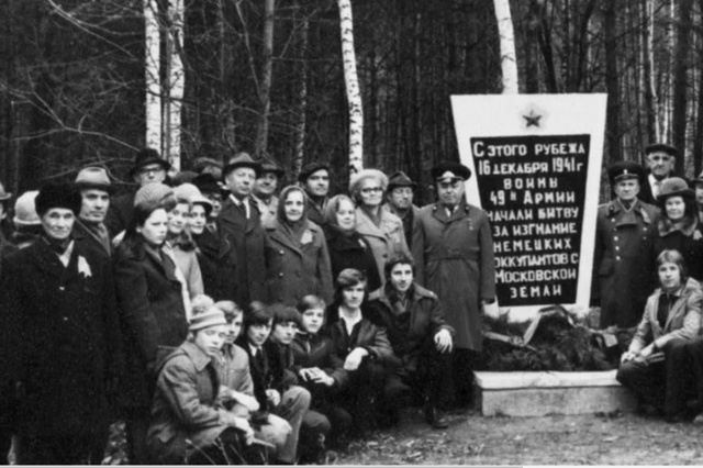 Надо спасать историю. Самый первый обелиск который был...