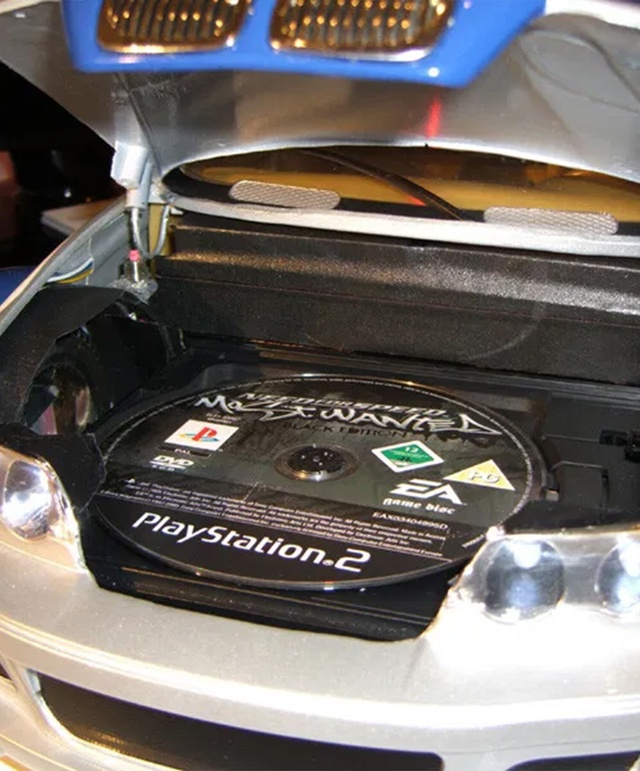 Вот так выглядит уникальная версия консоли Playstation 2 в с?...