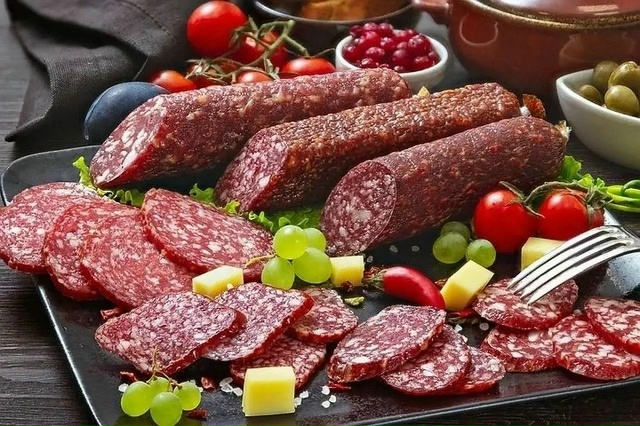 🍖 Колбаса перед Новым годом подорожает на 5–10%
Причи...
