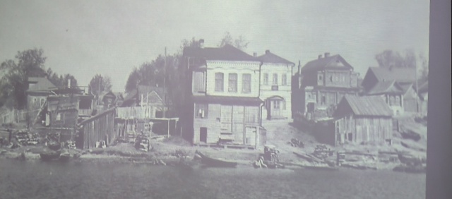 Что за дом на переднем плане? Подскажите пожалуйста ?