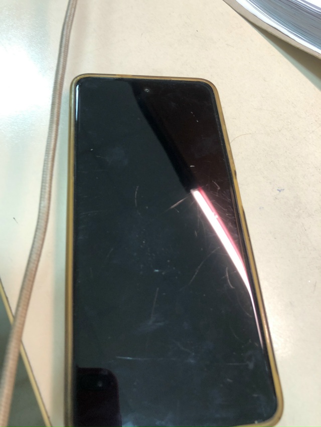 10.10.2025 г. в бассейне «Виктория» оставлен телефон.
[id15323802...