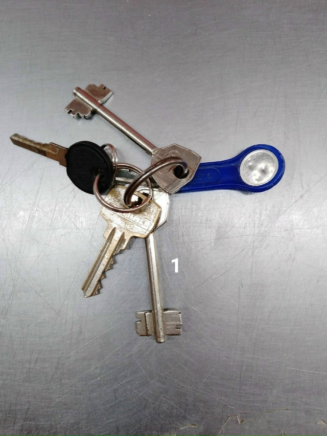 #ПотерялиНашлиПомогите
1 Найдены ключи. Потеряшка ждё...