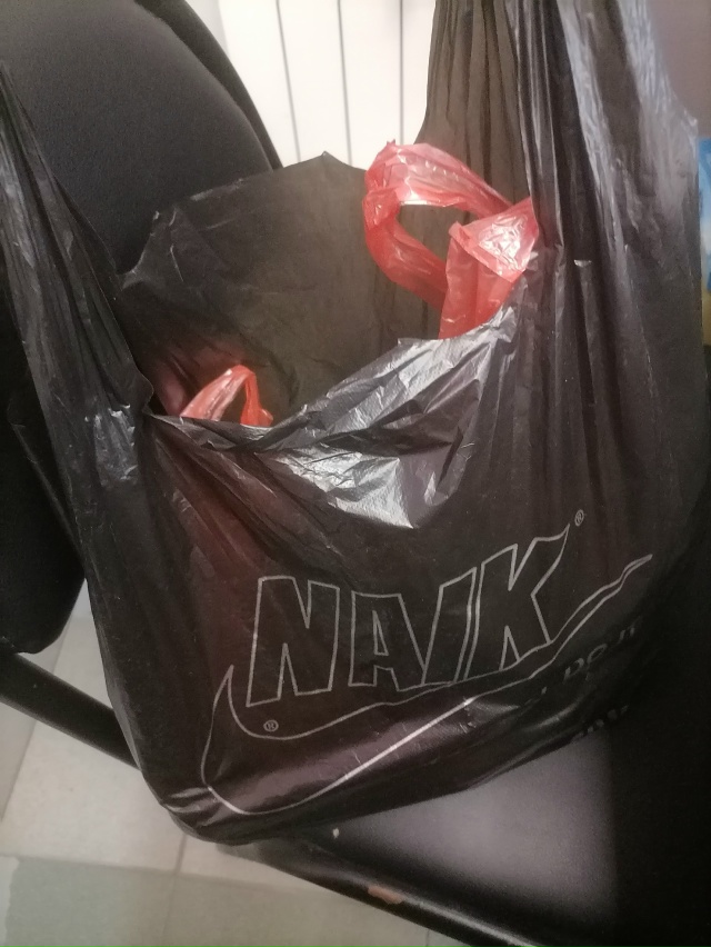 Пакет с продуктами ждёт хозяина, ул Луначарского 23 а Wild...