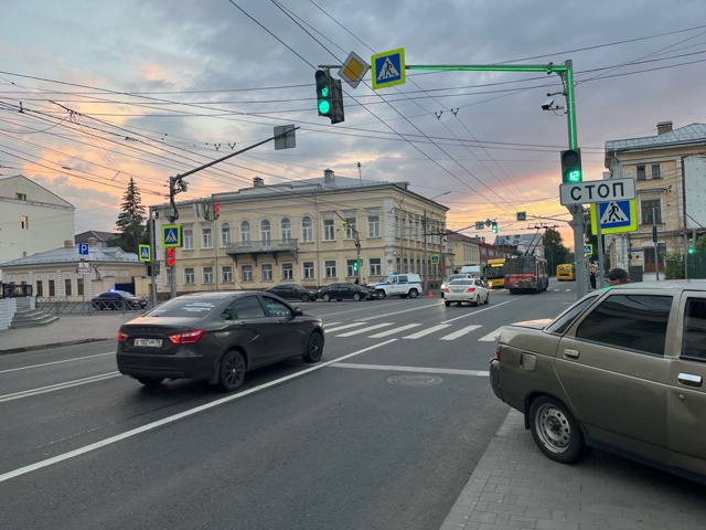 Вот такое ДТП у Серого дома.