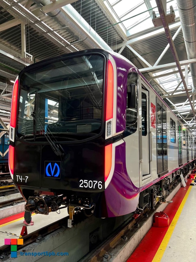 Фиолетовый «Балтиец» в электродепо ТЧ-7 «Южное» на нал?...