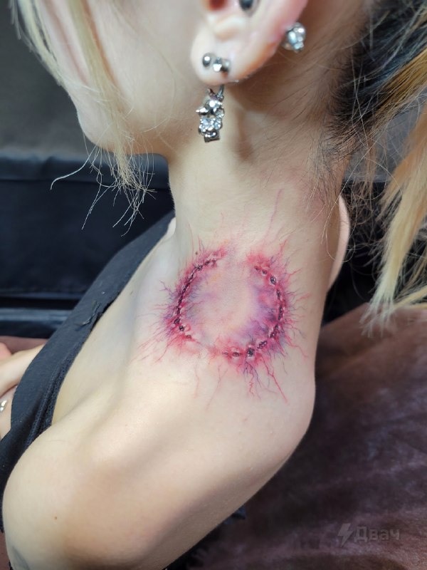 В Японии хайпуют татуировки в виде… укусов зомби
Мастера рассказывают, что клиенты регулярно просят