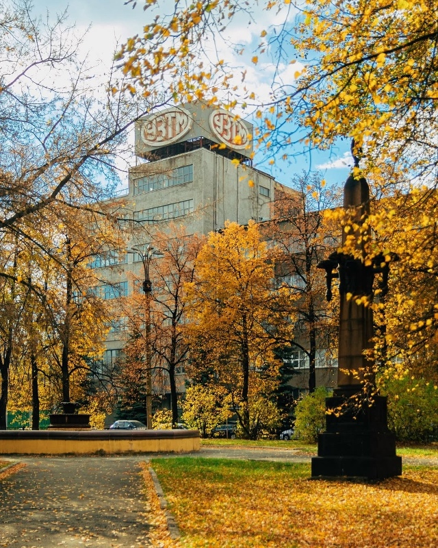 Мгновения осени на улицах, площадях и во дворах Уралма?...