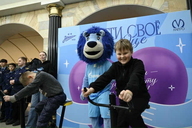 На станции «Адмиралтейская» установили велотренажеры...