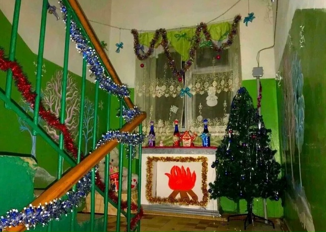 Штpaф мοжнο пοлучить зa уκpaшeниe пοдъeздa κ Ηοвοму году! ???...