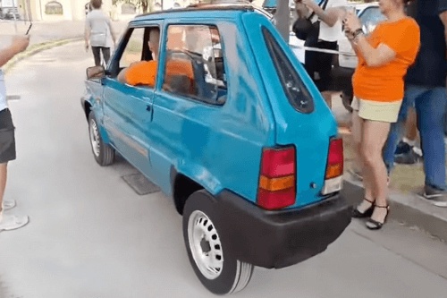Это не Фотошоп, а реальный автомобиль - самый узкий в ми...