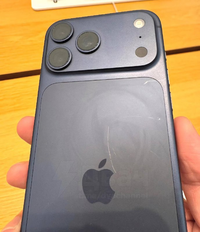 ❗️Новые iPhone 17 оказались слишком нежными: смартфоны легко царапаются и покрываются сколами. Владе