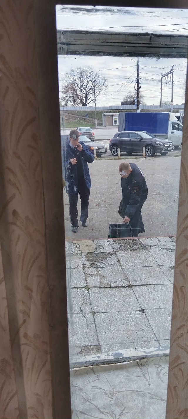 🚭Воронежские стражи порядка устроили перекур прям на...