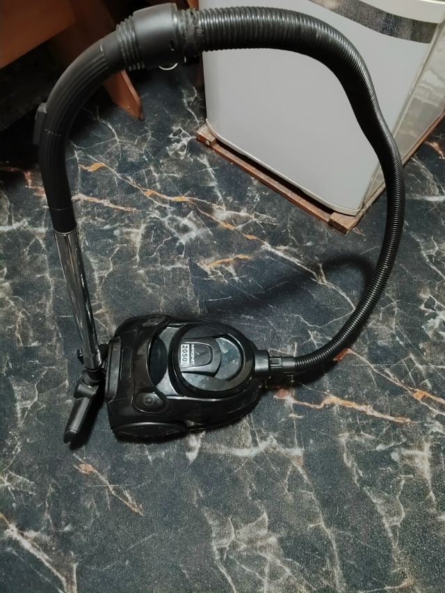 Продам пылесос 3 тр реальному покупателю 2800 обр по номе...