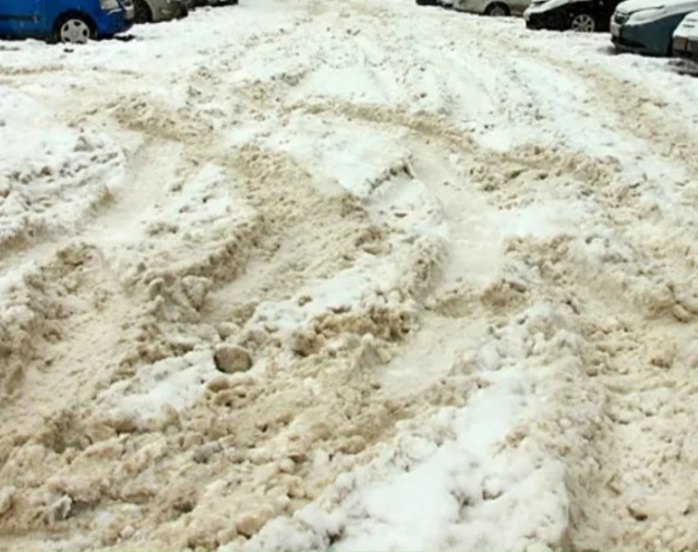 Ужас 👎конечно
Что в городе творится
Дворы - пешеходны?...