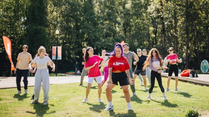 🏋️ Бесплатные тренировки на московских пляжах: по выходным до конца лета
В рамках проекта «Лето в М