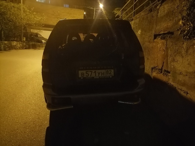 Ялта, улица Красных Партизан около дома #3 - там постоян?...