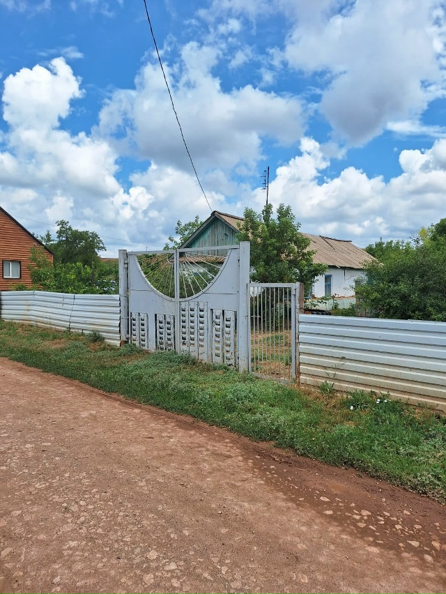 Продаётся дом с участком в Александровке. По всем инте?...