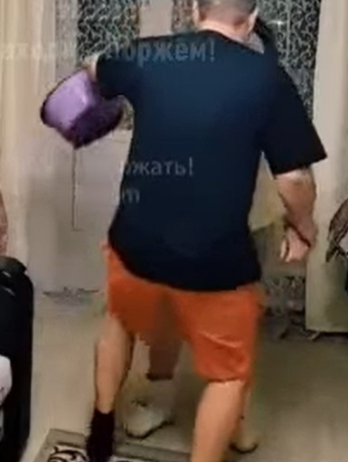 Вот так нужно подкатывать к своей жене!
