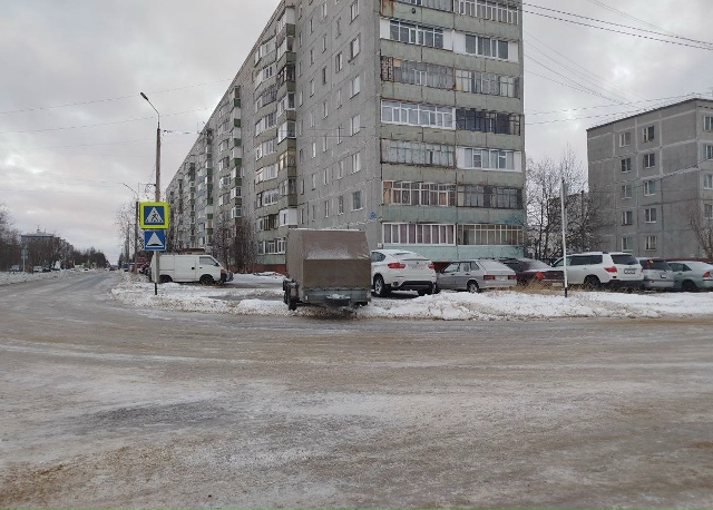 Чей прицеп выкатился на дорогу?