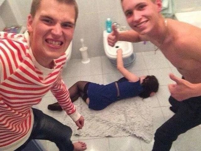 Обычные случаи, когда девочки попадают на вписки
Заче?...